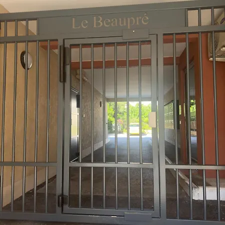 Apartment Appartement Avec Vue Mer Et Place De Stationnement Privee Sainte-Maxime